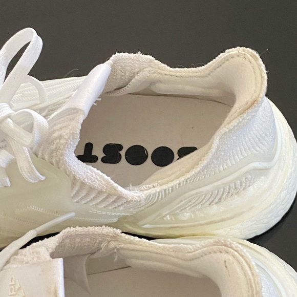 Men’s 8.5 ultra boost shoes - Picture 4 of 4